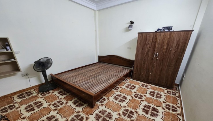 Cho ở nhóm sinh viên 7 - 8 người nhà Đường Láng, 40m2, 4 tầng, 4 ngủ, 15 Triệu, đủ đồ